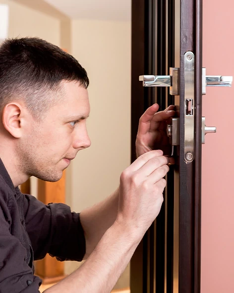 : Professional Locksmith For Commercial And Residential Locksmith Services in Country Club, FL