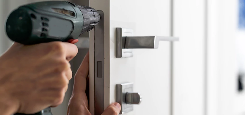 Locksmith For Lock Replacement Near Me in Country Club, FL